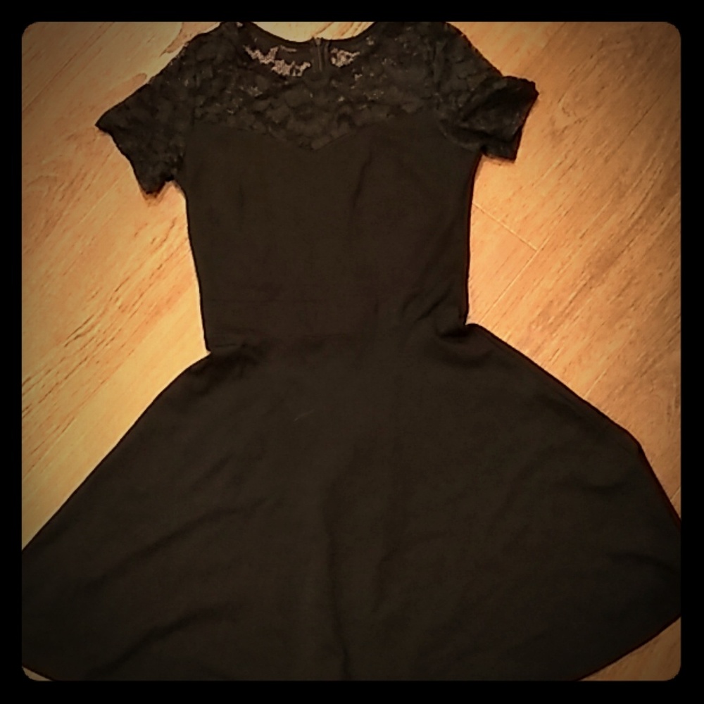 Beautiful black dress that is NWOT.